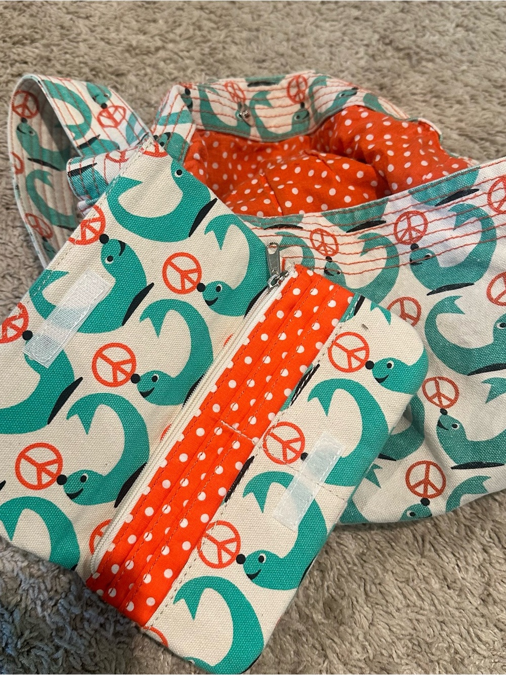 bungalow 360 Teal and Orange Seal Print Shoulder Bag w/matching billfold - Picture 5 of 9